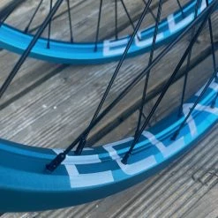 PAIRE DE ROUES CUSTOM ECLAT TRIPPIN / WTP HYBRID FREECOASTER RHD -ROUES Freestyle Grand Boutique eclat trippin 3